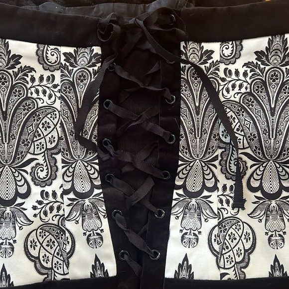 White House black market size 6 bustier - Picture 4 of 9